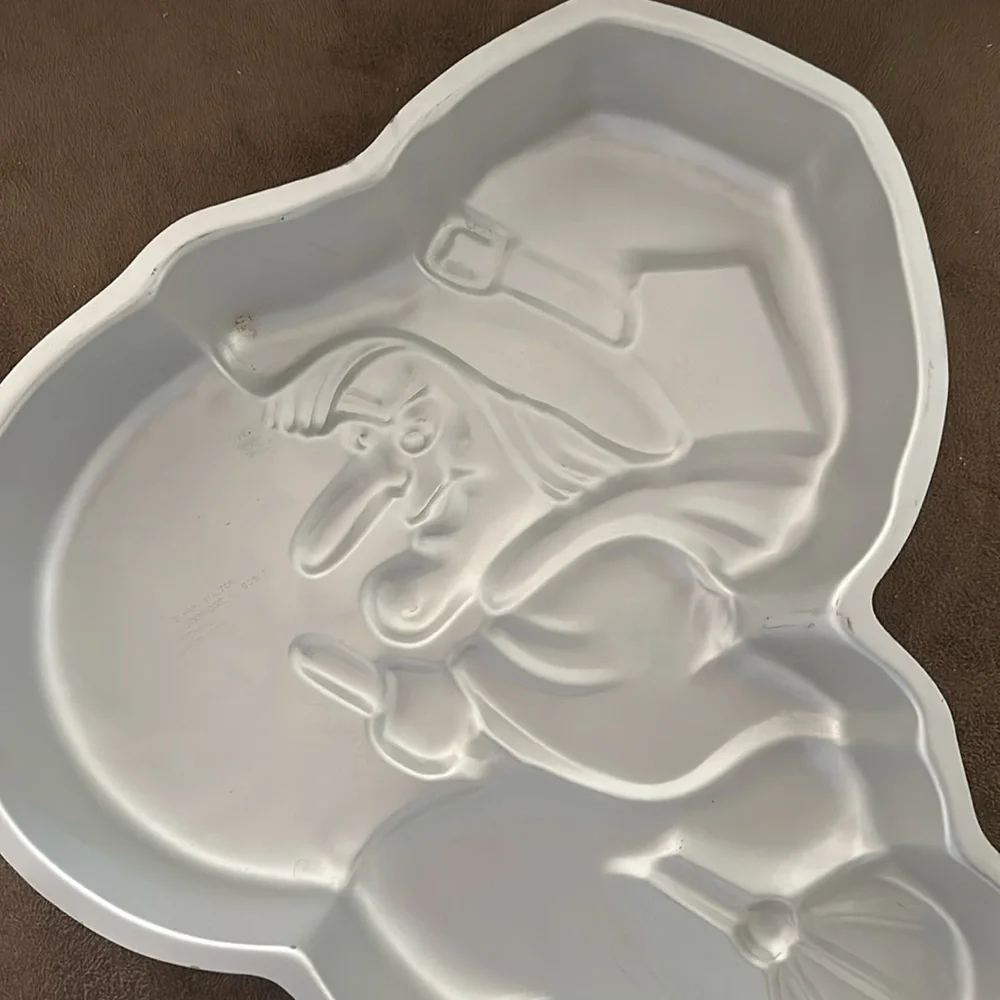 Wilton *VINTAGE* High Flyin' Witch Cake Bake & Decorate Party Pan